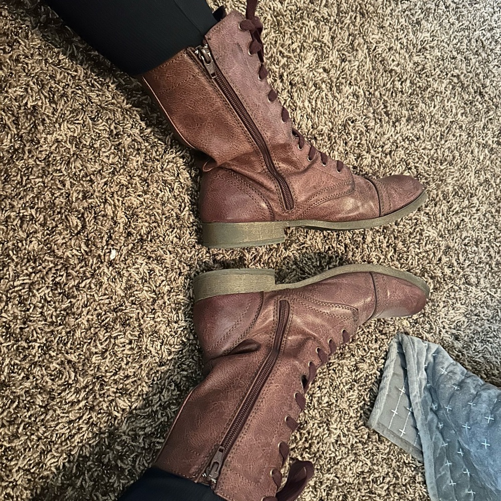 Mossimo combat boots woman’s